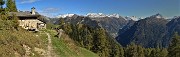 39 Al Baitelli (1748 m) con vista sulle cime orobiche dell'alta Val Brembana